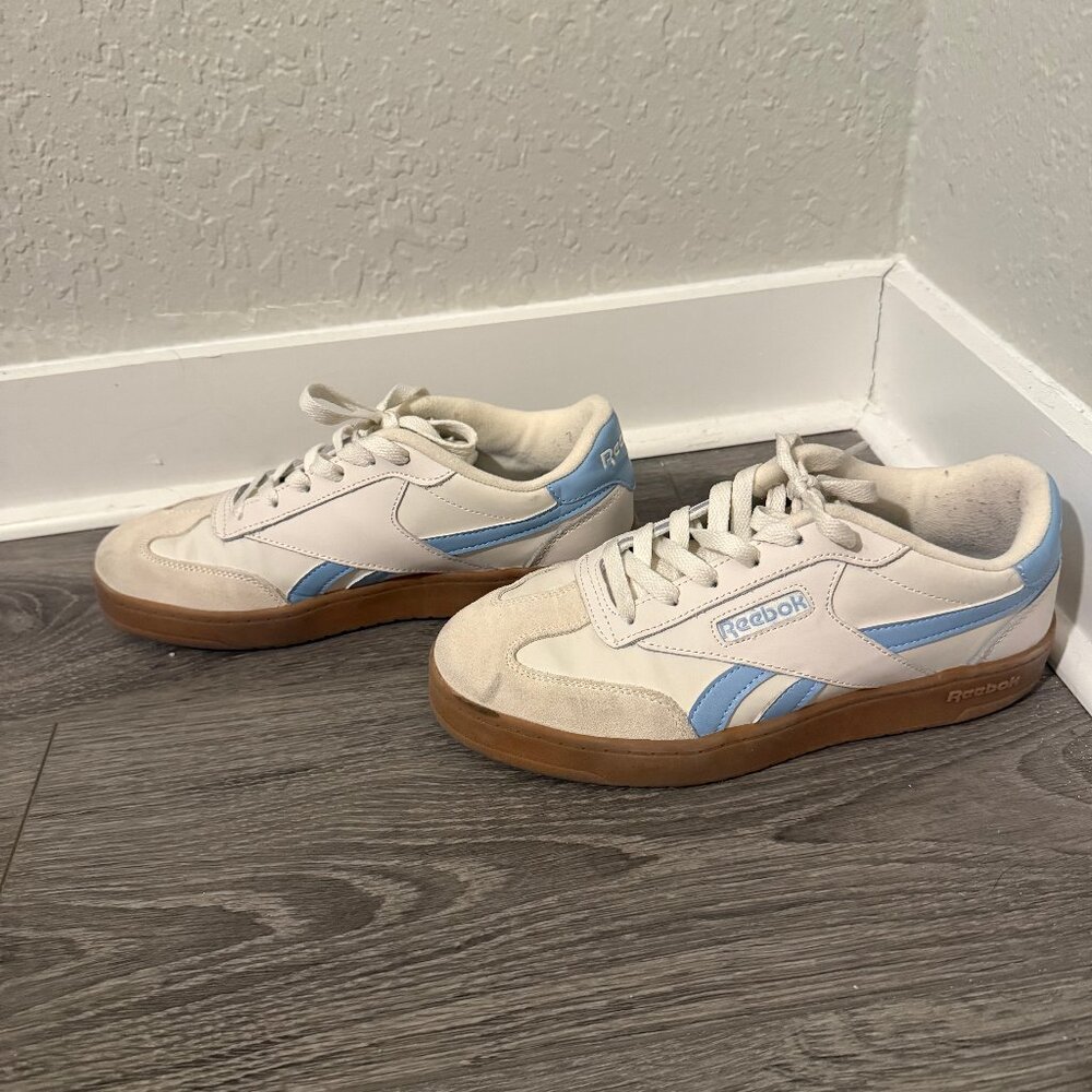 Reebok Blue and cream casual sneakers suede